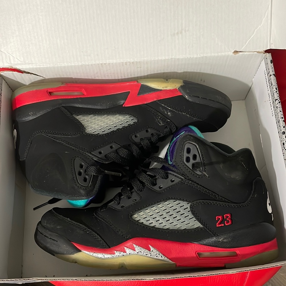Jordan 5 GS Top 3 Black Fire Red Grape Size 6Y